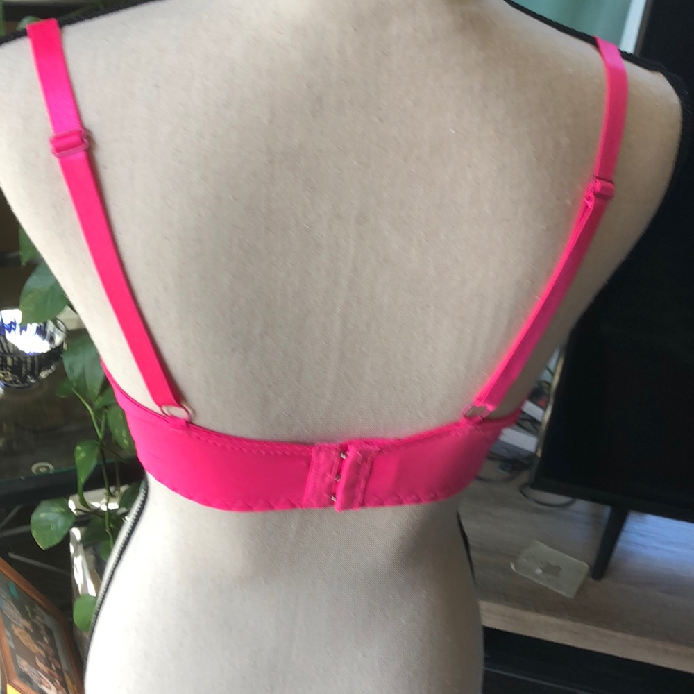 Pink bra - Picture 4 of 4